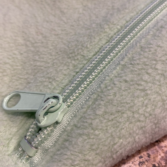 Columbia Light Green Zip Up Fleece Vest Youth 6/6X - Picture 7 of 15